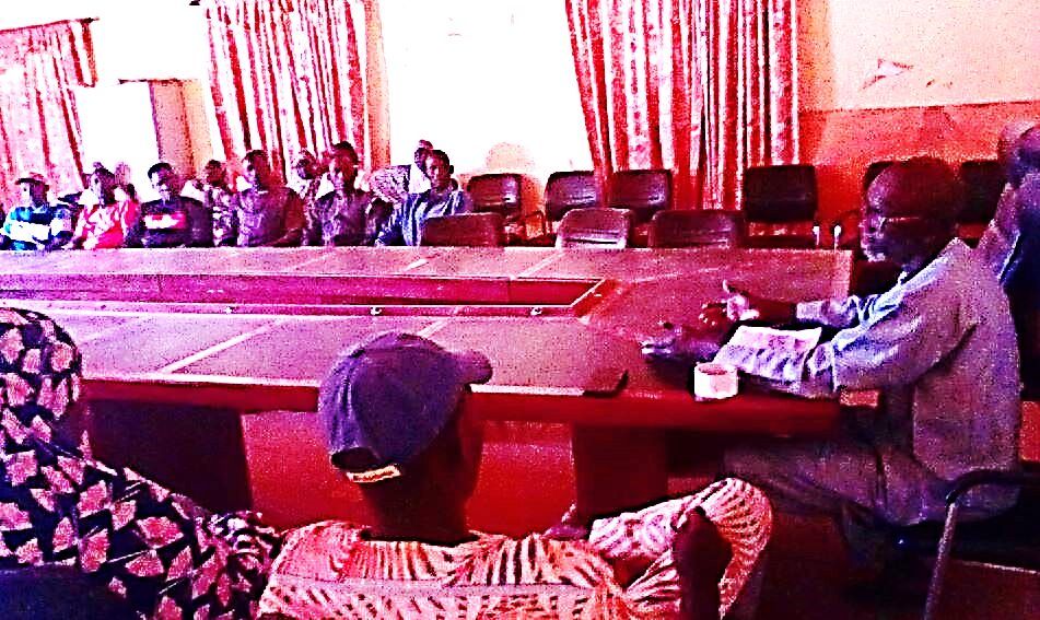 Participants au forum de médiation réunis en salle à la mairie de Tamou