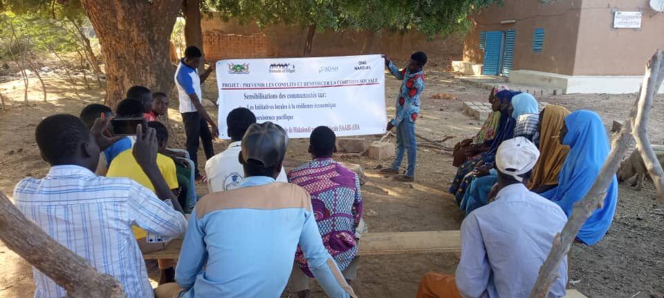 Sensibilisation communautaire en plein air sur la résilience économique et la coexistence pacifique